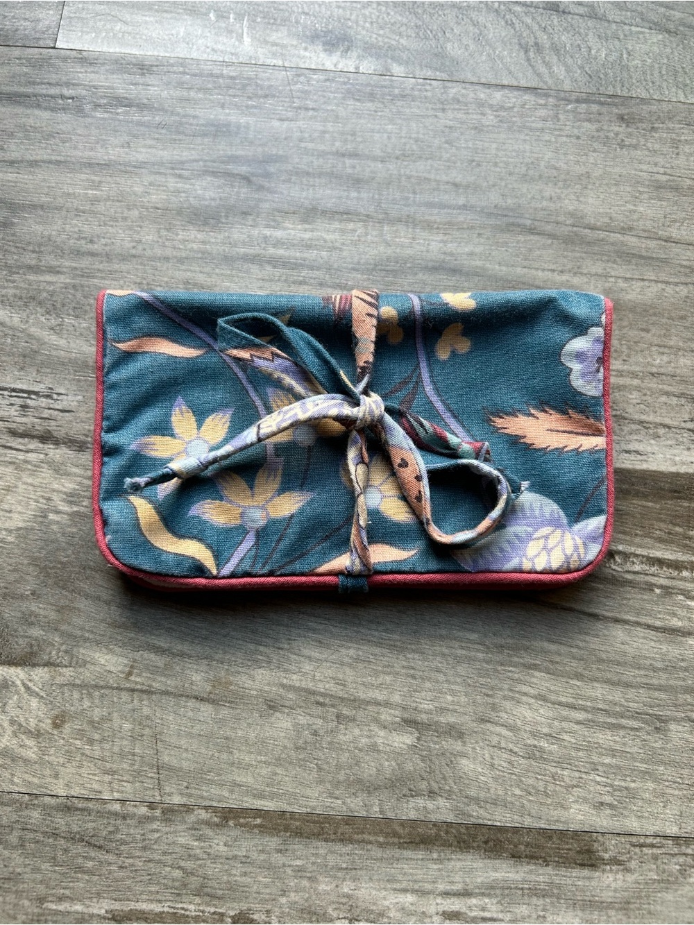 CELEBRITY USA Floral Print Tie-Closure Women's Wallet in Teal and Pink
